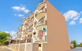 Hotel O Dolphin
